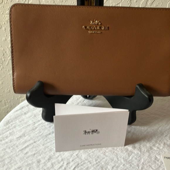 Coach: Tan Smith Leather Skinny Wallet - Picture 1 of 12